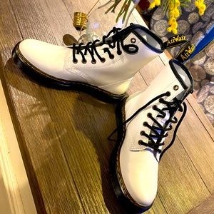Women’s White dr marten boots size 7